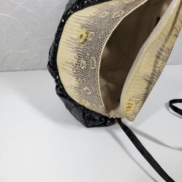 Vintage Snakeskin Clutch Purse Womens Cream Black Snap Closure Crossbody Strap - Picture 9 of 10